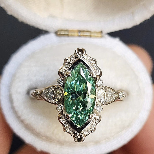 Ornament Alloy Inlaid Green Horse Eye Zircon Ring