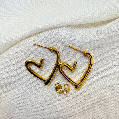 Hollow heart stud earrings