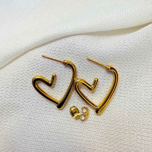 Hollow heart stud earrings