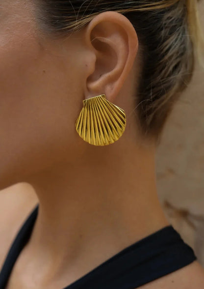 Seashell gold earings