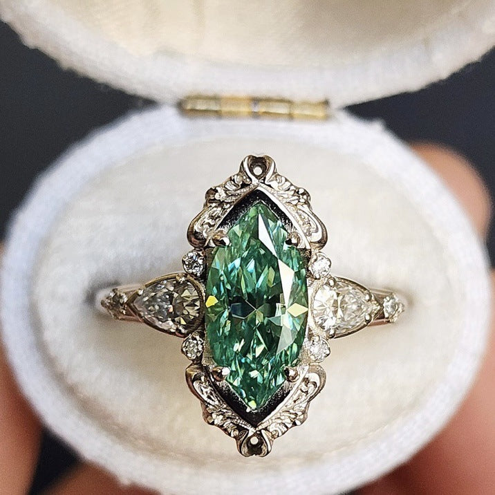 Ornament Alloy Inlaid Green Horse Eye Zircon Ring
