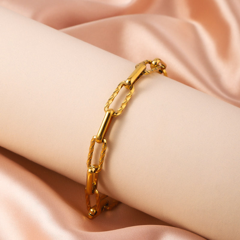 Back-shaped Chain Twist Stitching