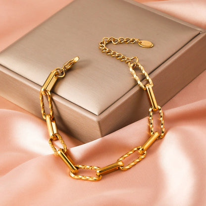 Back-shaped Chain Twist Stitching